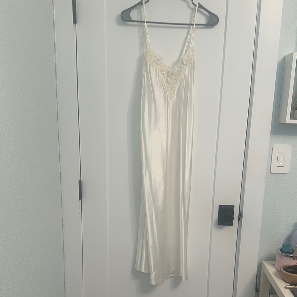 Elegant White Lace Trim Nightgown